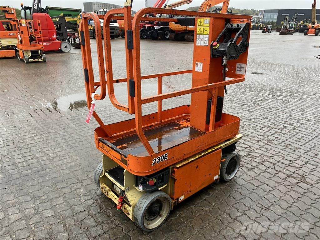 JLG 1230ES رافعات السارية الرأسية