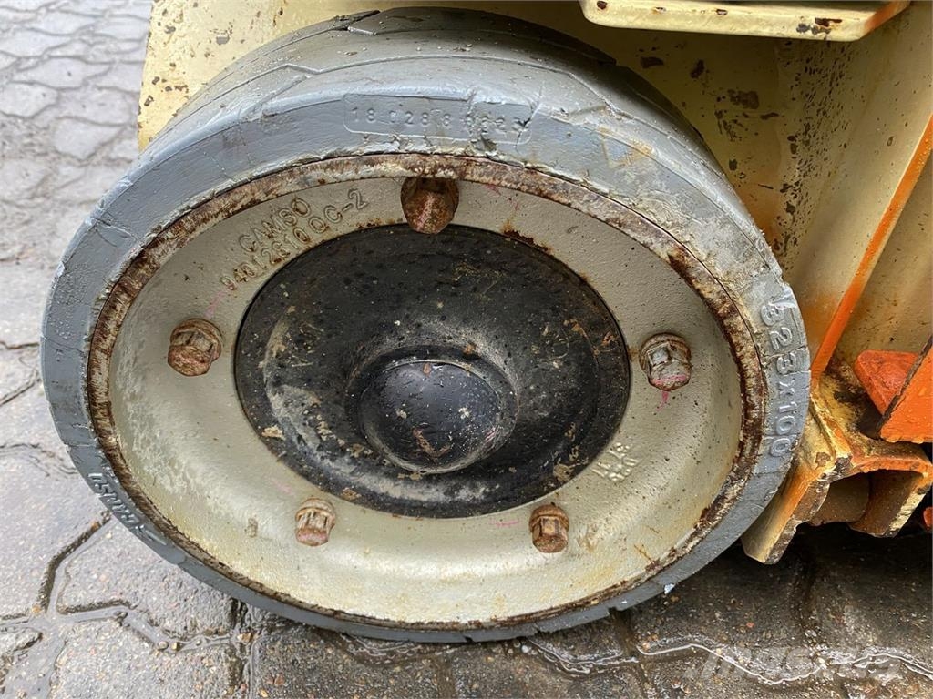 JLG 1230ES رافعات السارية الرأسية