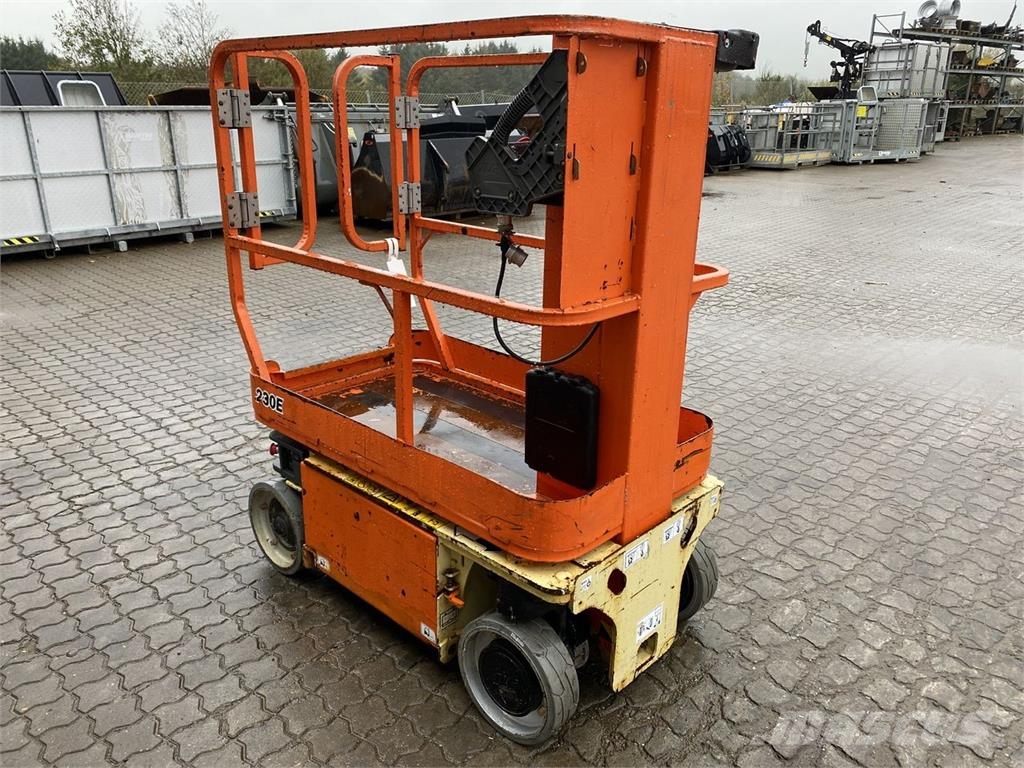 JLG 1230ES رافعات السارية الرأسية