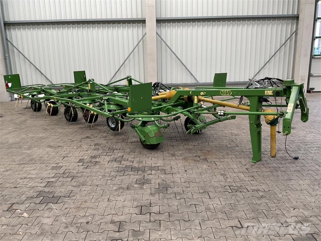 Krone KW 13.02 T مكابس وميبسات التبن