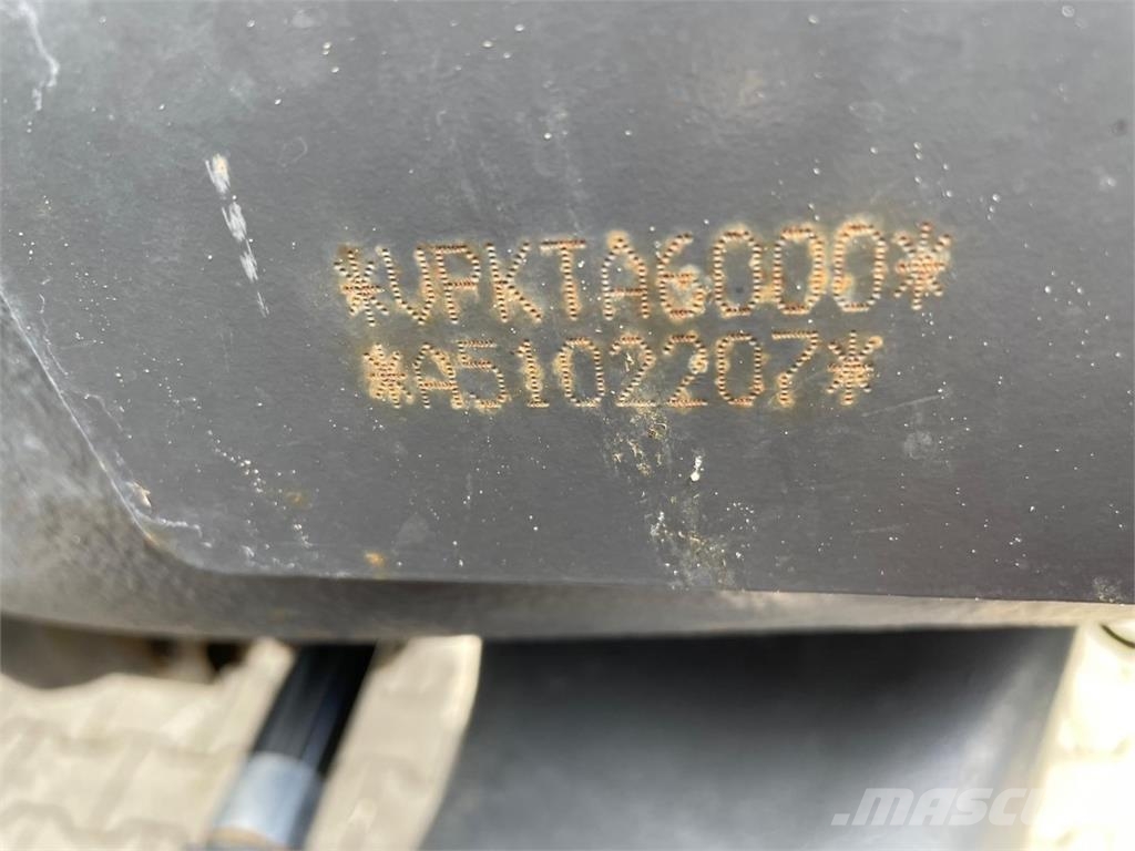 CLAAS Axion 810 CM 트랙터
