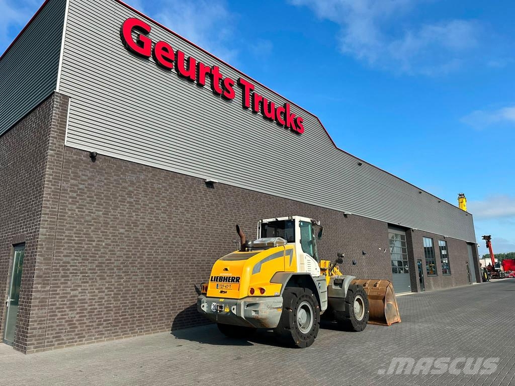 Liebherr L 538 LADER MET HOOGKIEPBAK لوادر بعجل