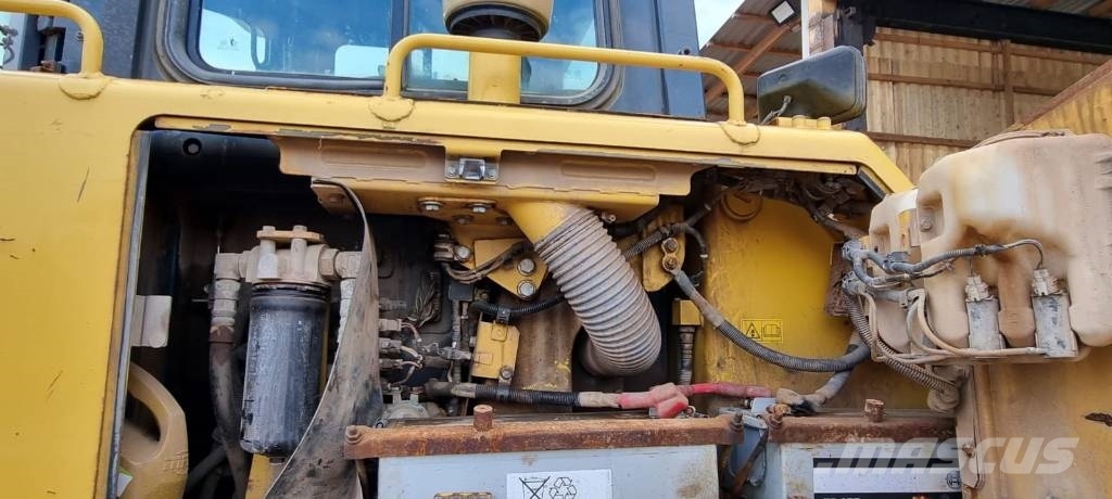 Komatsu D 65 PX-17 Pásové dozery