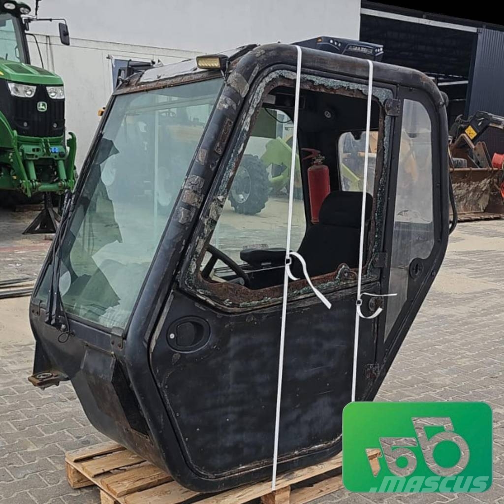 Massey Ferguson 2011 rok Complete Bobcat cab 驾驶室与内部