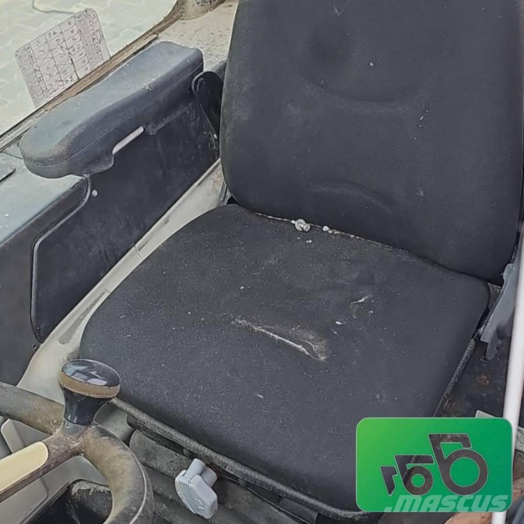 Massey Ferguson 2011 rok Complete Bobcat cab 驾驶室与内部