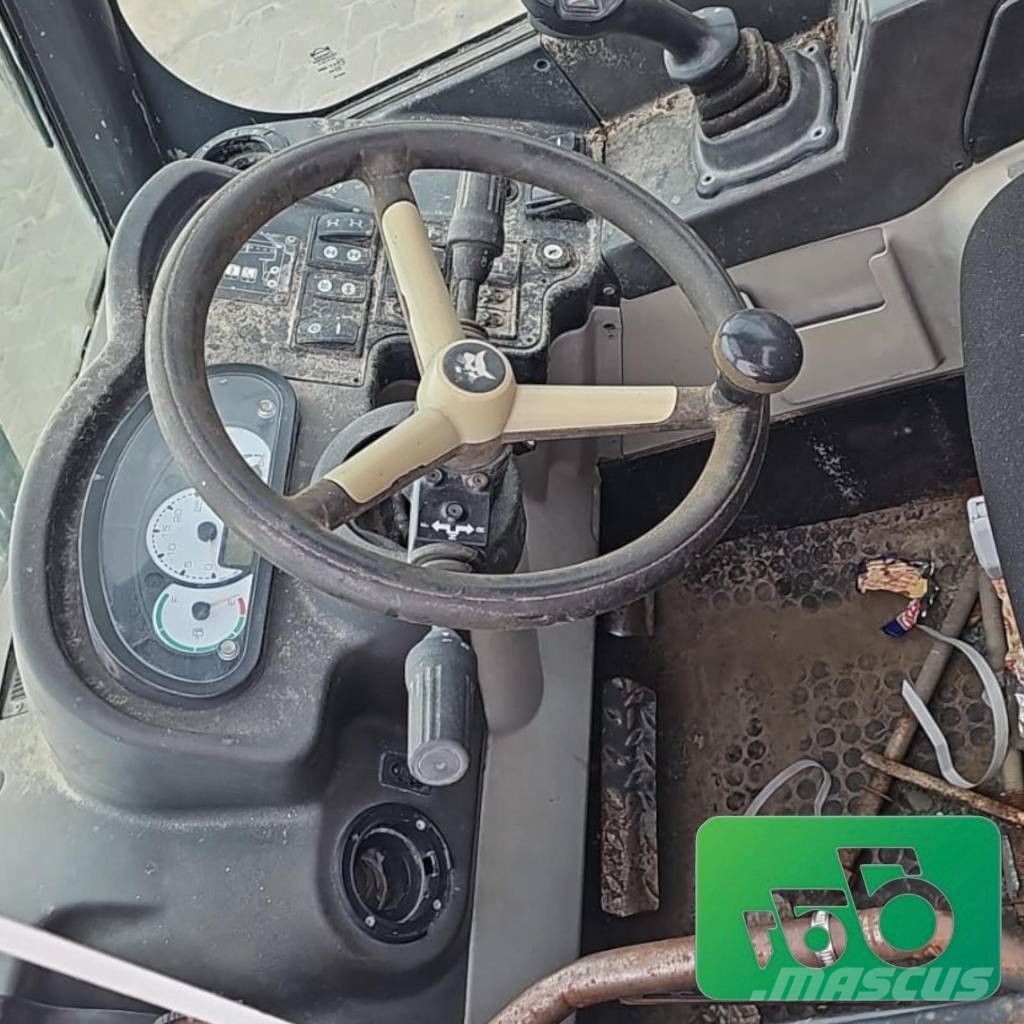 Massey Ferguson 2011 rok Complete Bobcat cab 驾驶室与内部