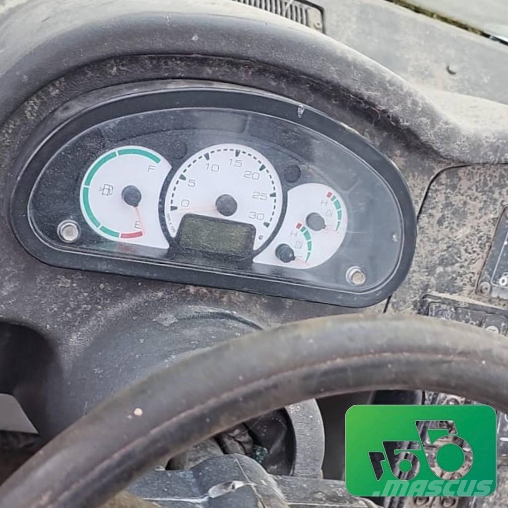 Massey Ferguson 2011 rok Complete Bobcat cab 驾驶室与内部