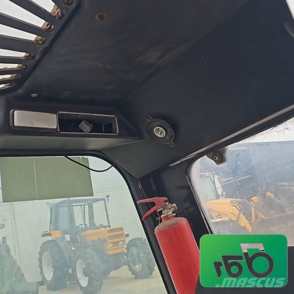 Massey Ferguson 2011 rok Complete Bobcat cab 驾驶室与内部