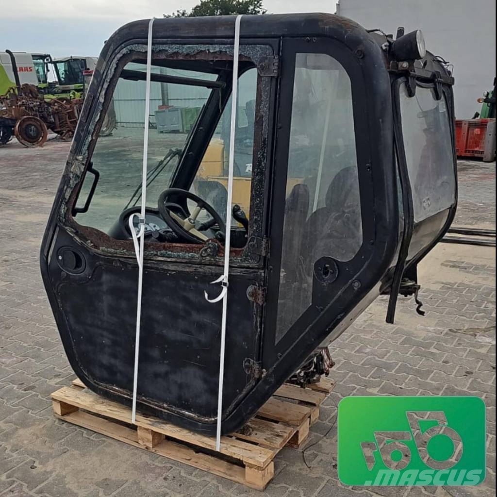 Massey Ferguson 2011 rok Complete Bobcat cab 驾驶室与内部