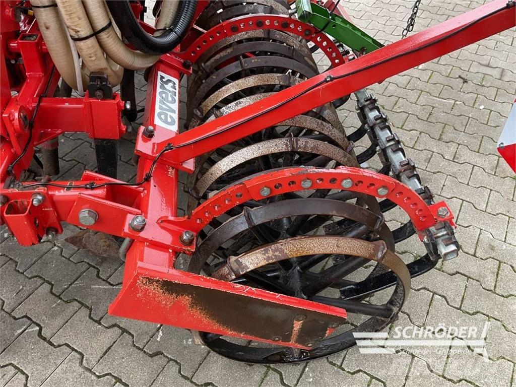 Evers STRIP TILL | GARANNO BI-GPS 8 R62 Rasturači đubriva