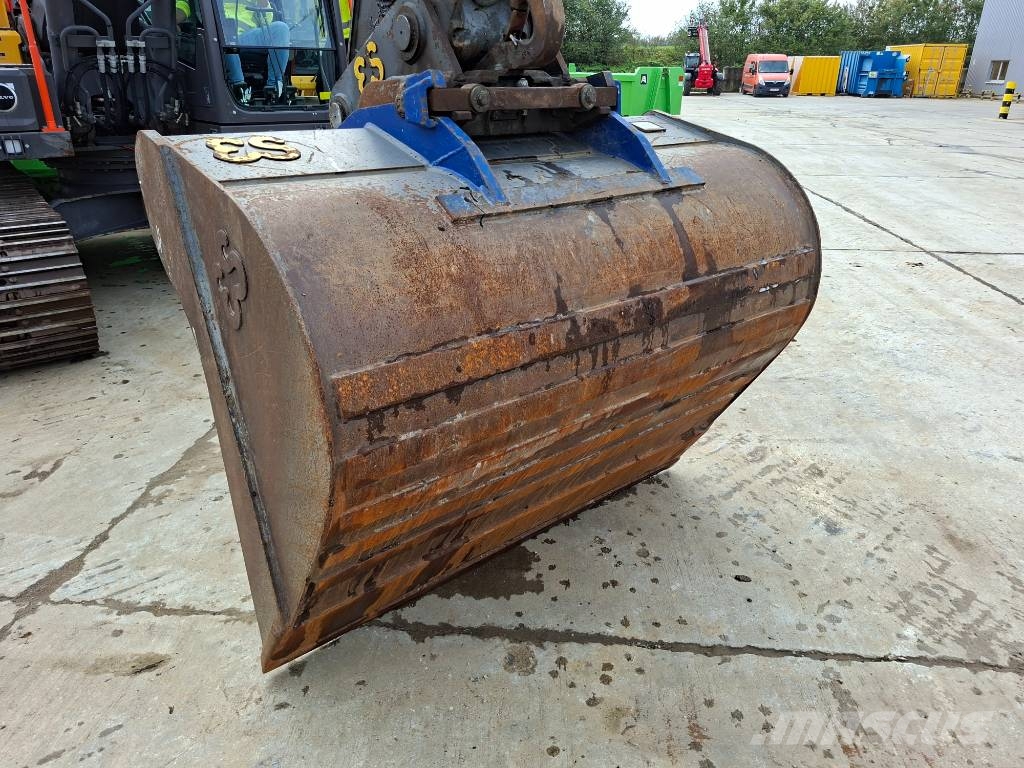 Volvo EC230FL5 Gravemaskiner på larvebånd