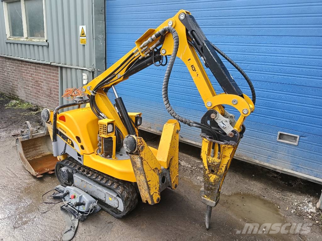 Brokk 90 husqvarna robot remote excavator digger bagger Sloopgraafmachines