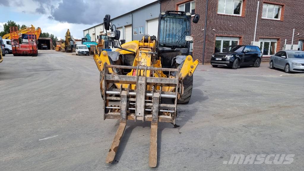 JCB 540-140 Hi Viz Telescopic handlers