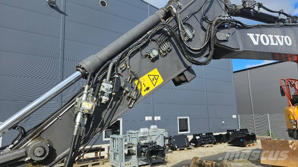 Volvo ECR235EL Roomikekskavaatorid