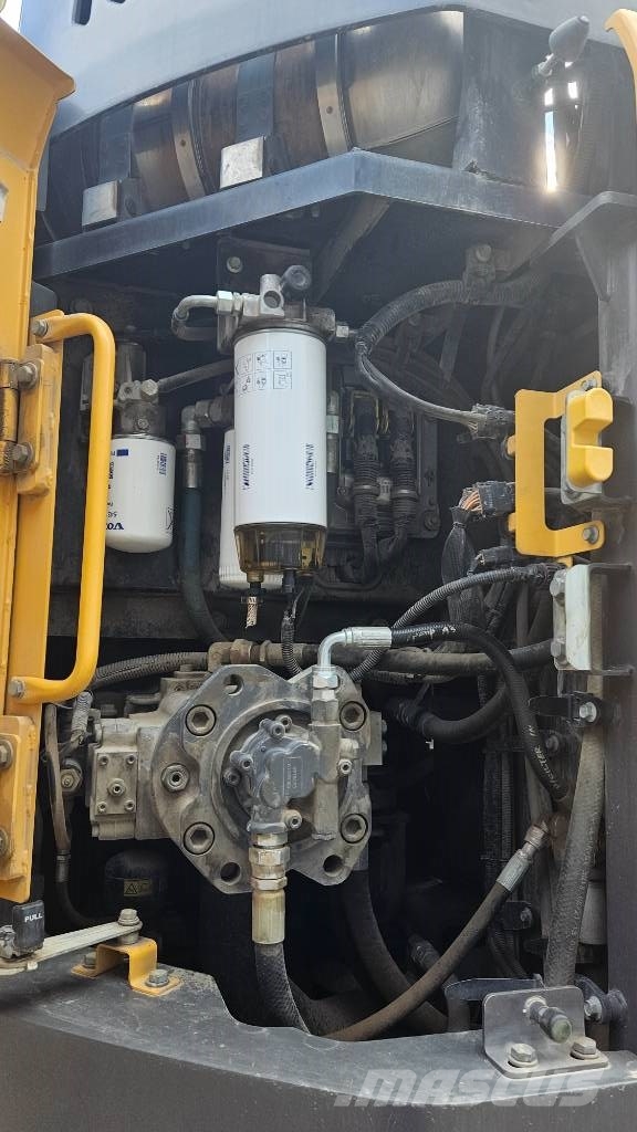 Volvo ECR235EL Roomikekskavaatorid
