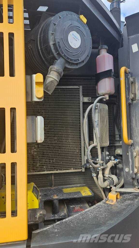 Volvo ECR235EL Roomikekskavaatorid