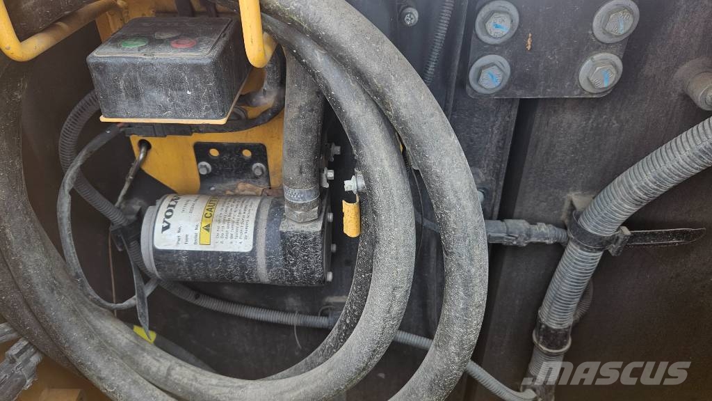 Volvo ECR235EL Roomikekskavaatorid