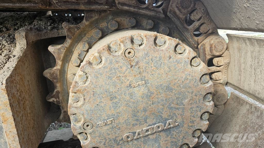 Volvo ECR235EL Roomikekskavaatorid