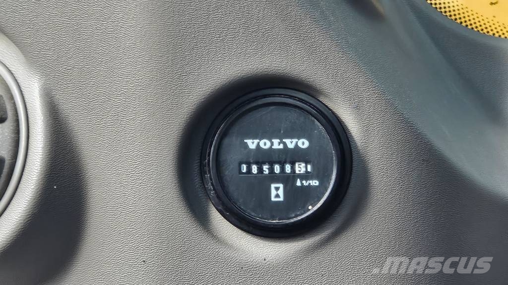 Volvo ECR235EL Roomikekskavaatorid