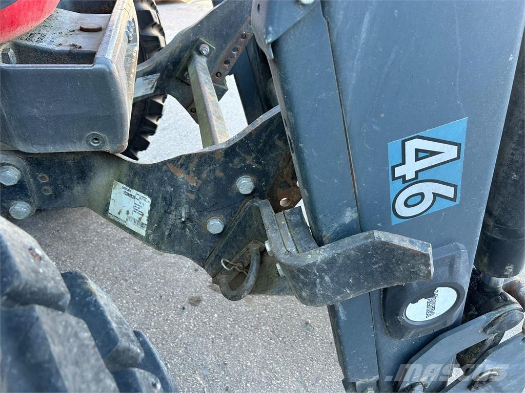 Valtra N101 ETUKUORMAAJALLA Traktorok
