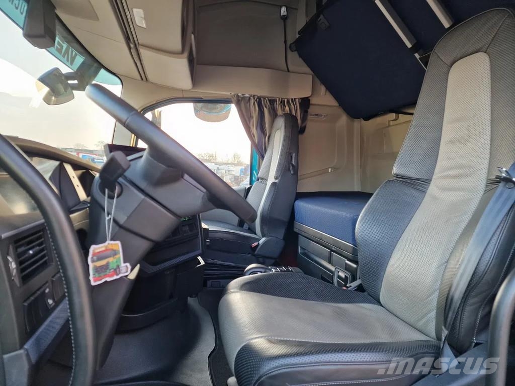 Volvo FH 500 Globetrotter XL Cartransporter Blyss Modulo Autonkuljetusautot
