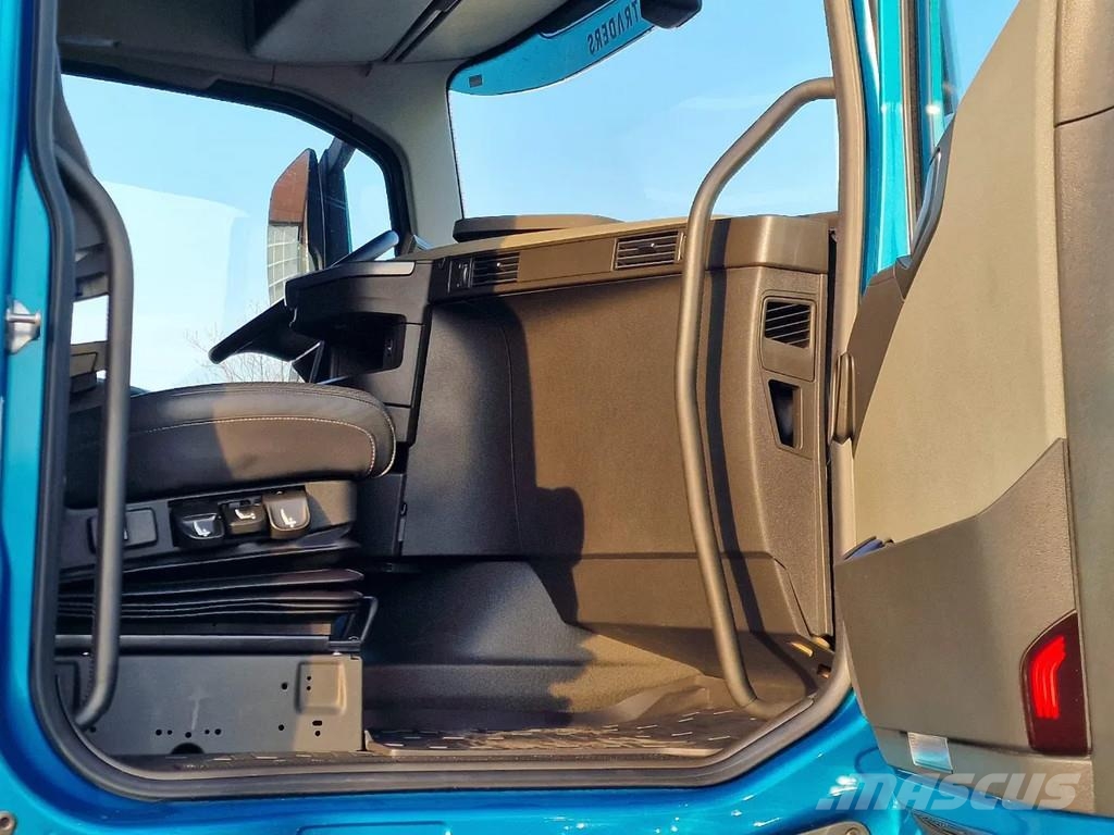 Volvo FH 500 Globetrotter XL Cartransporter Blyss Modulo Autonkuljetusautot