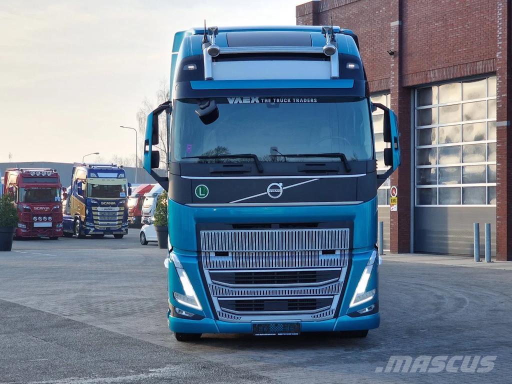 Volvo FH 500 Globetrotter XL Cartransporter Blyss Modulo Autonkuljetusautot