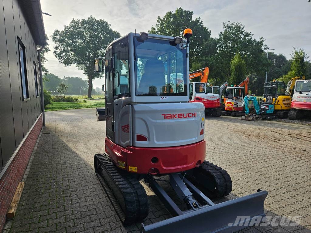Takeuchi TB 335 R Mini Escavadoras <7t