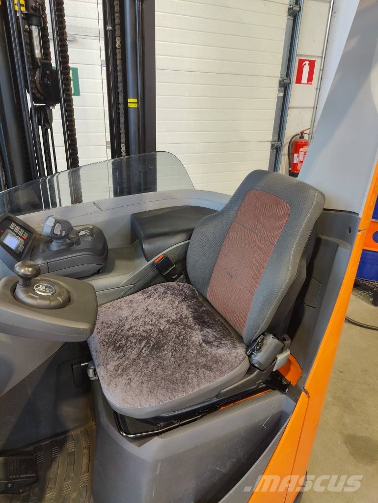BT RRE160 Työntömastotrukki Schubmaststapler