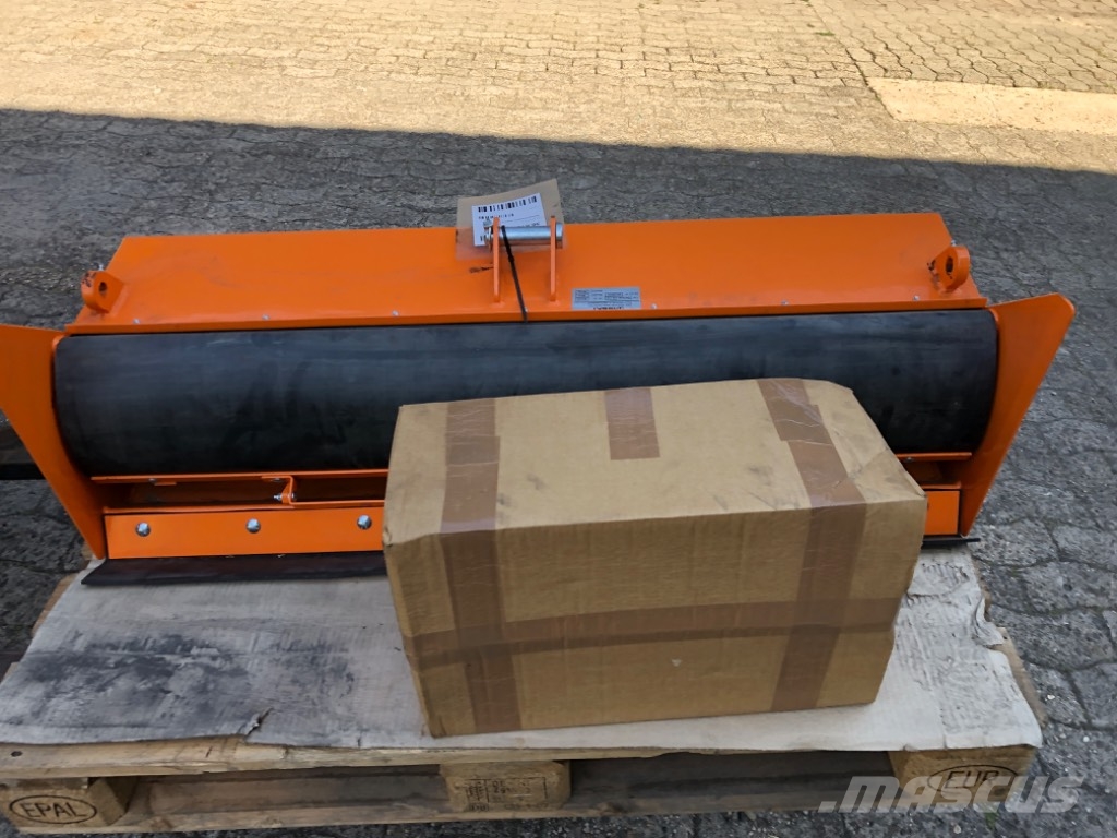 Iseki KM 110 Kehrgutbehälter für Iseki Kehrmaschine Šlavimo technika