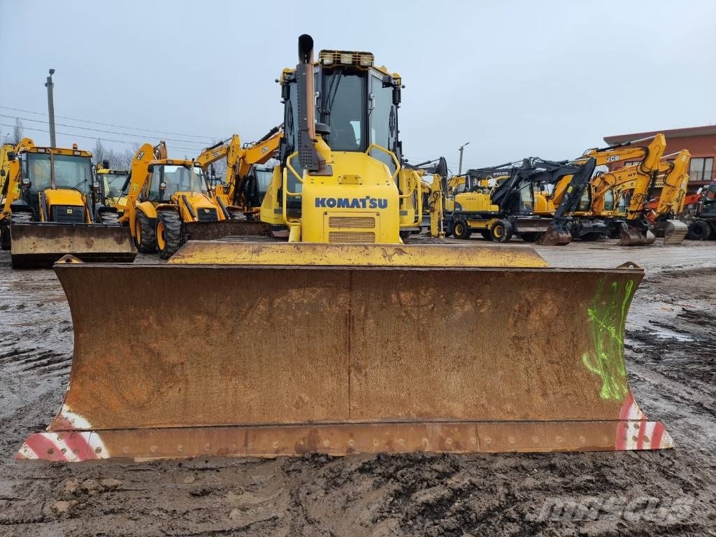 Komatsu D 61 PX-23 Buldooserid