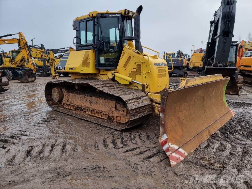 Komatsu D 61 PX-23 Buldooserid