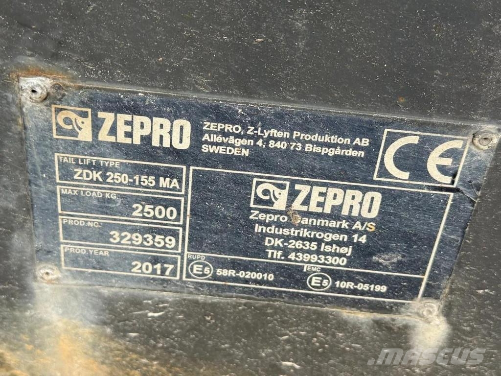 Krone 2 AXLE MET STUURAS & HARDHOUTENVLOER Semirremolques de caja de lona