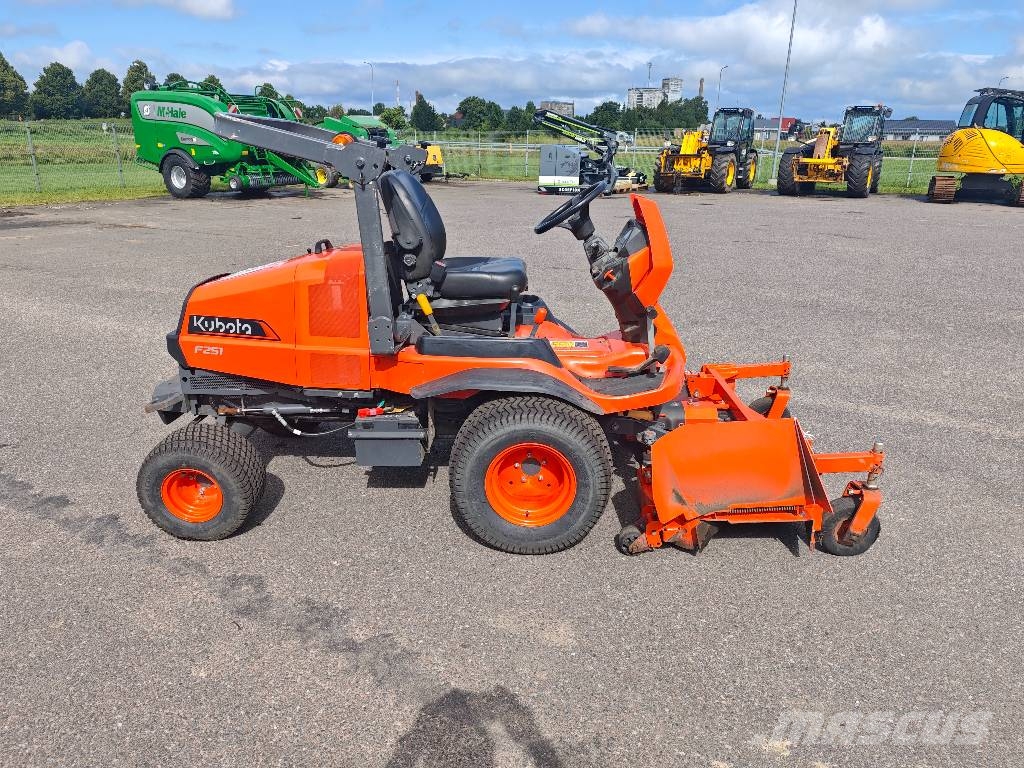 Kubota F 251 Tractores corta-césped