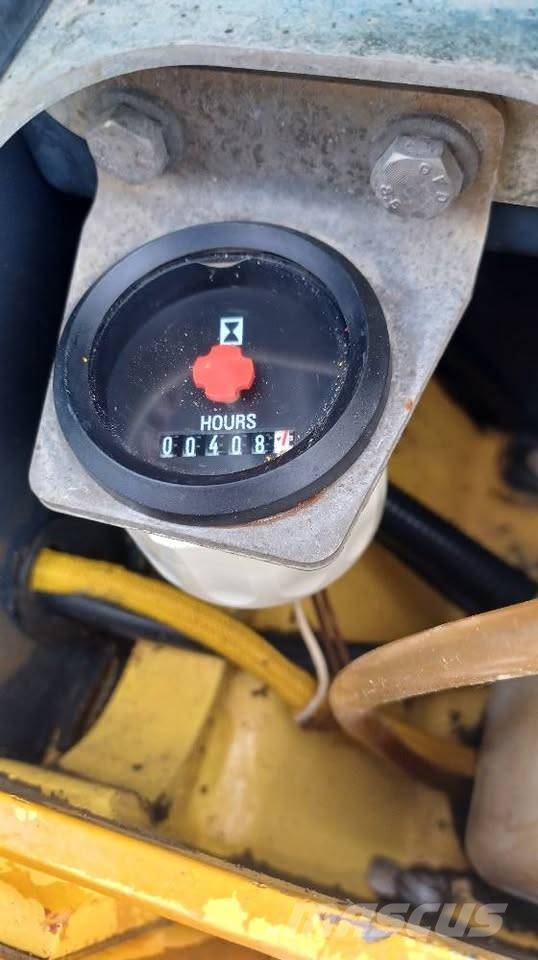Bomag BW 80 AD-2 مداحل ثنائية الاسطوانة