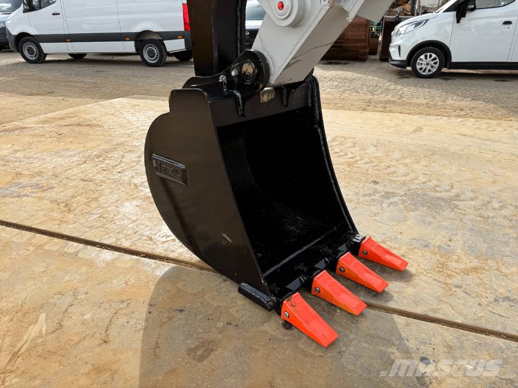 HexL 420x 4WD - UNUSED! Telescopic - 6/1 Bucket + Backhoe loaders