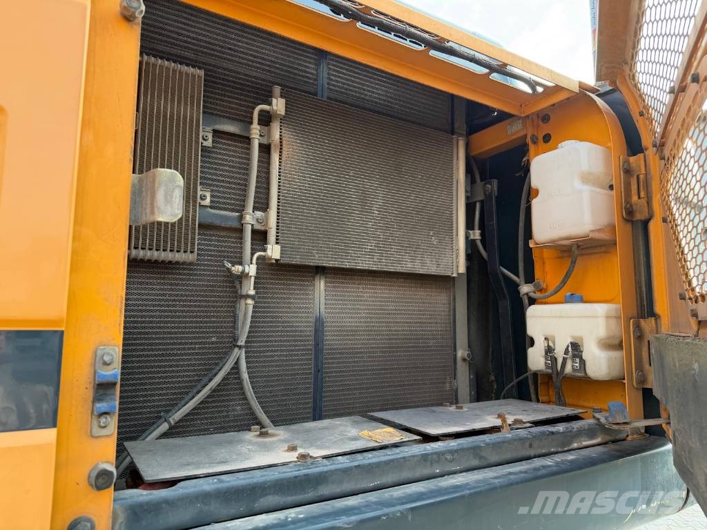 Hyundai HX 300 Excavadoras sobre orugas