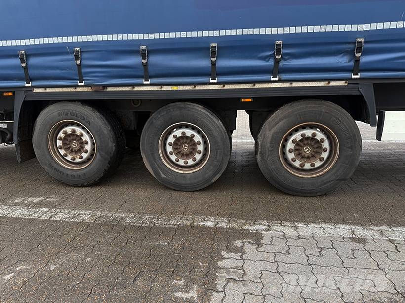 Krone 3 axle Curtainsider / Planenauflieger Tentinės puspriekabės