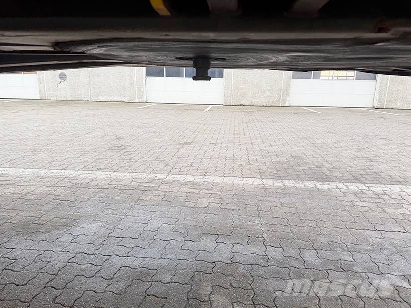 Krone 3 axle Curtainsider / Planenauflieger Tentinės puspriekabės