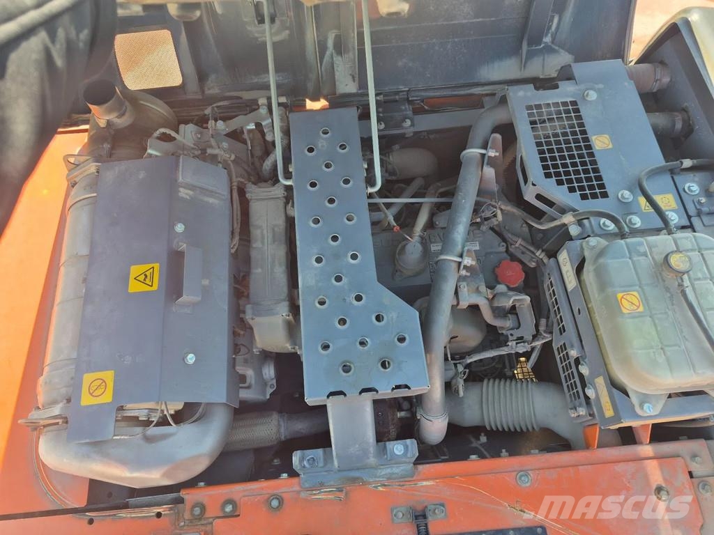 Hitachi ZX250LCN-6 حفارات زحافة