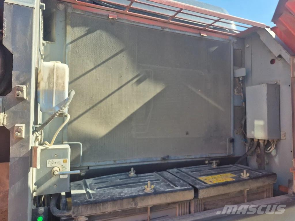 Hitachi ZX250LCN-6 حفارات زحافة