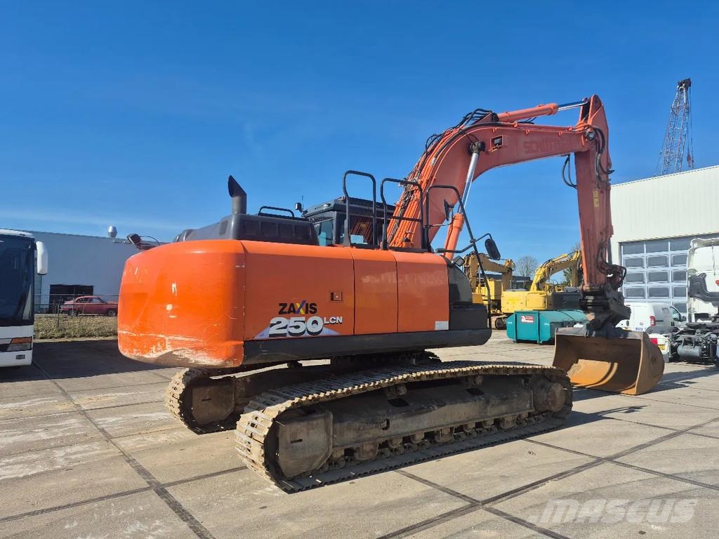 Hitachi ZX250LCN-6 حفارات زحافة