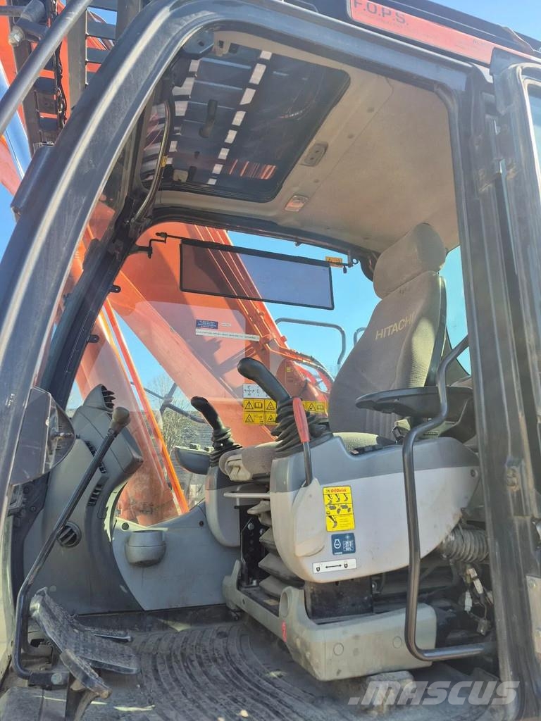 Hitachi ZX250LCN-6 حفارات زحافة