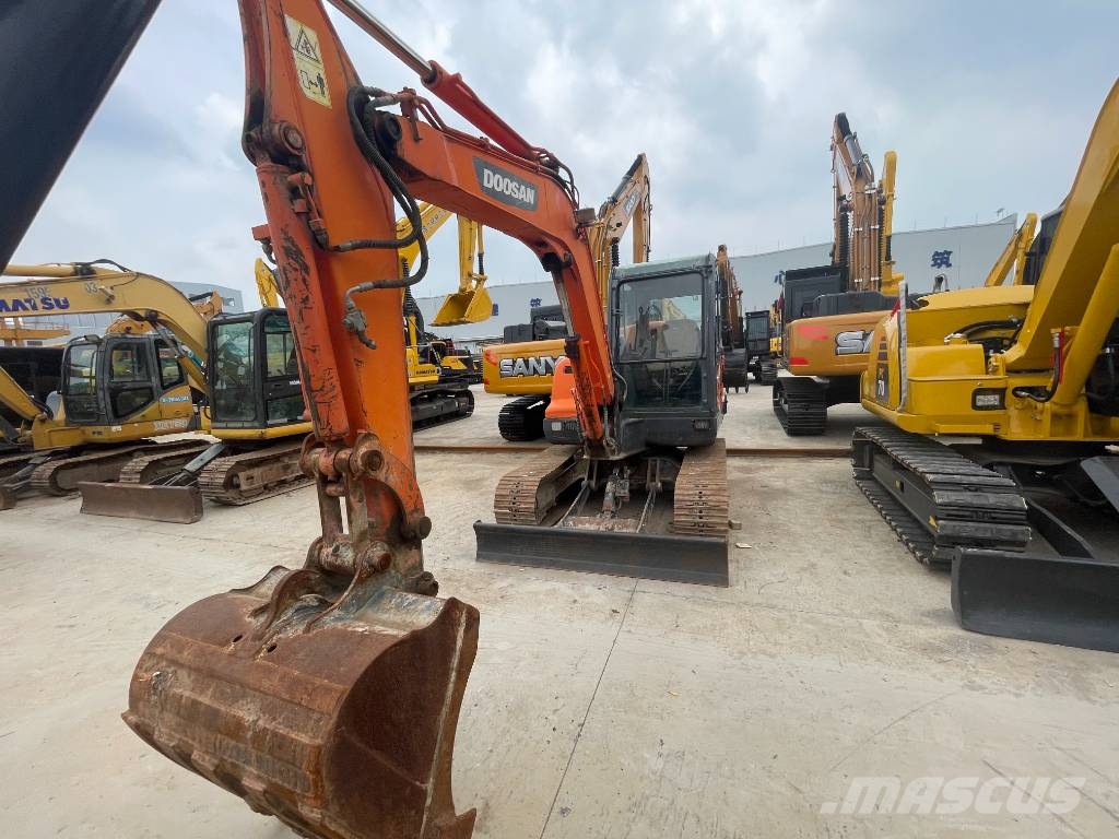 Doosan DX 60 小型挖掘机