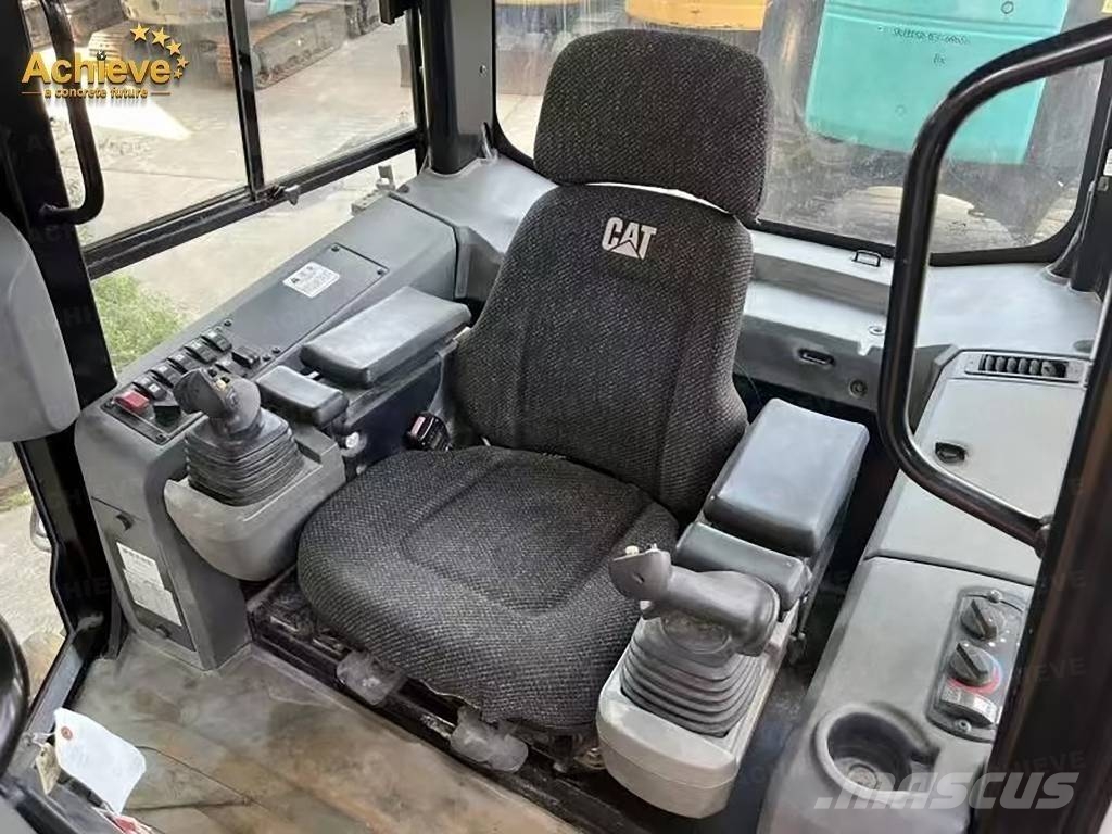 CAT D 3 Pásové dozéry
