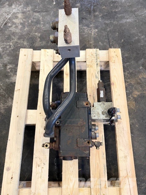 Doosan DL 400 ZAWORY SKRĘTU DANFOSS 150F0127 Hydraulik