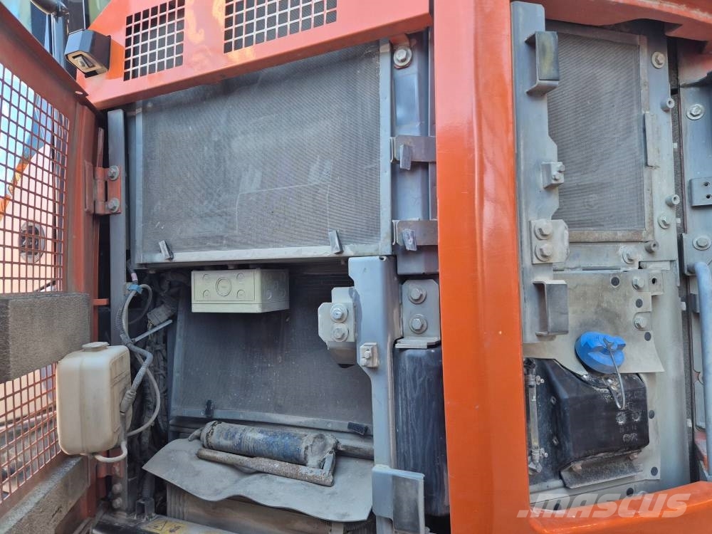 Hitachi ZX 225 USLC-6 Telakaivukoneet