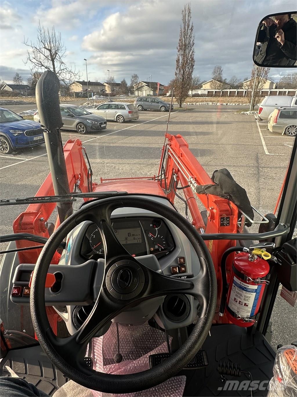 Kubota M 4073 Tractors