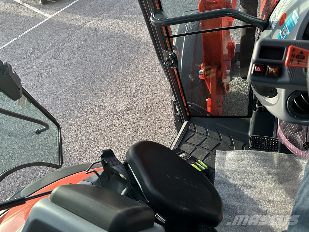 Kubota M 4073 Tractors