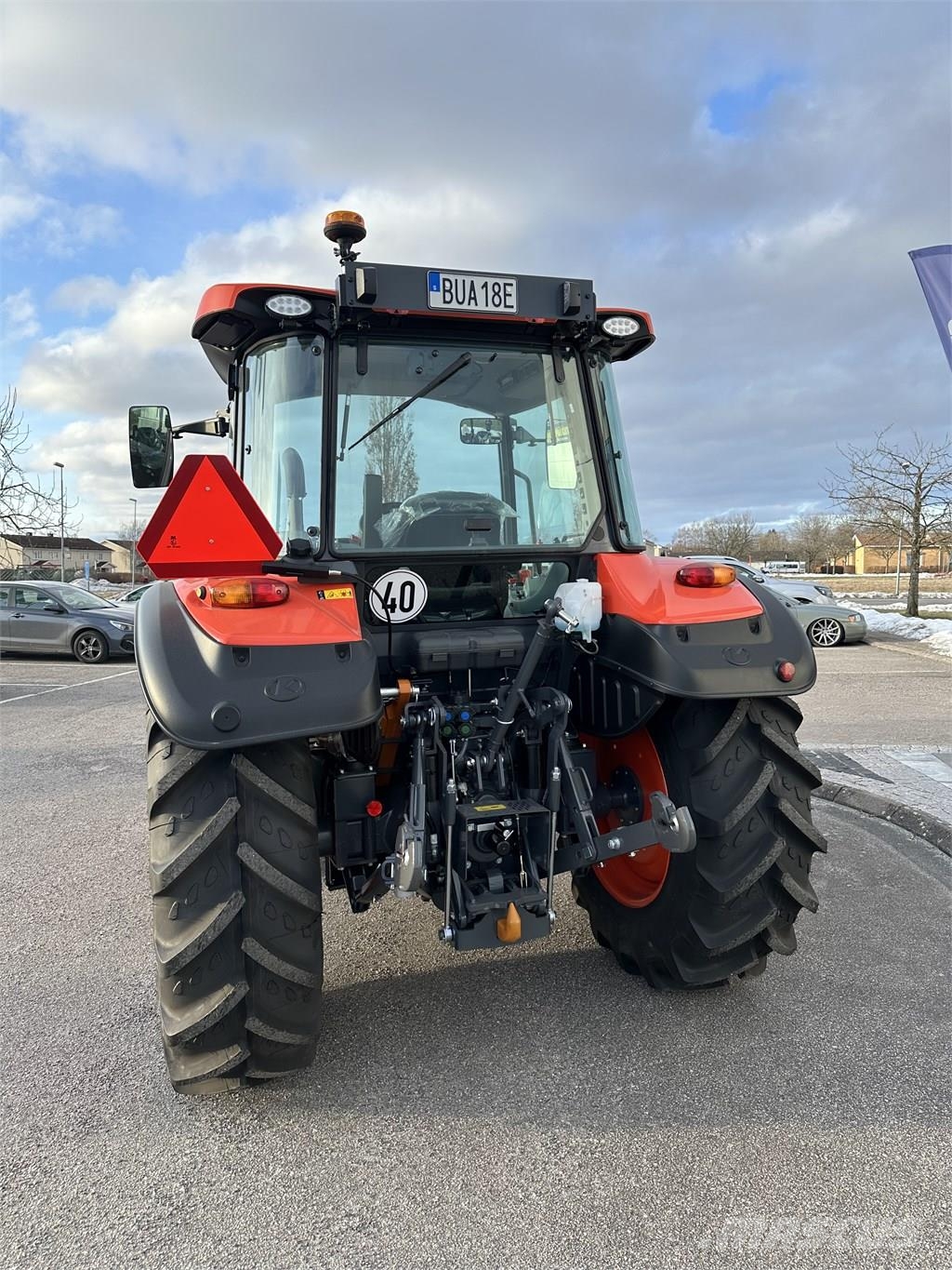 Kubota M 4073 Tractors